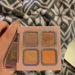 Kylie Cosmetics Makeup - Kourt x Kylie The Pink Palette Kylie Cosmetics Makeup - Kourt x Kylie The Pink Palette